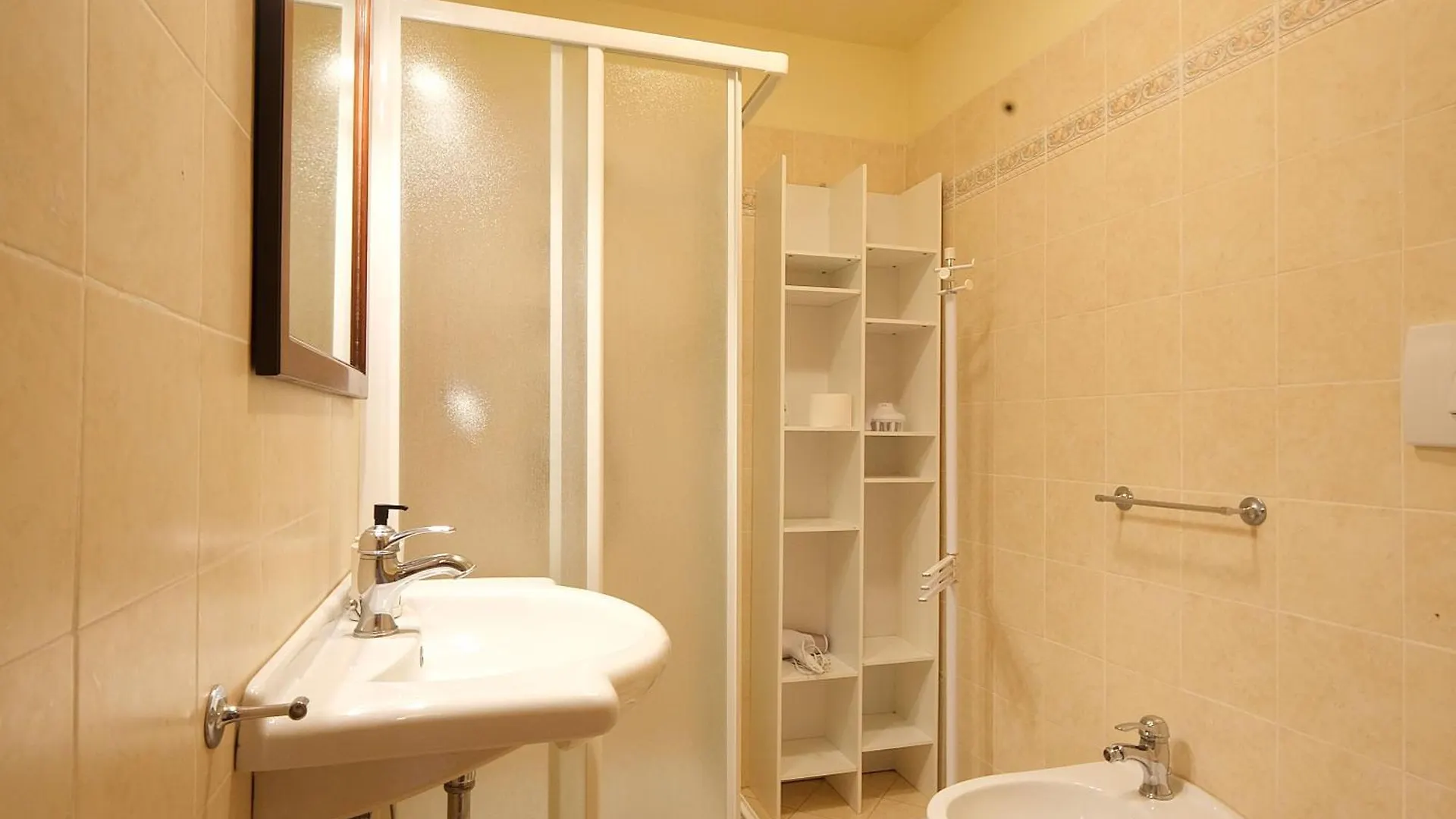 Wine Apartments Florence Barbaresco إيطاليا